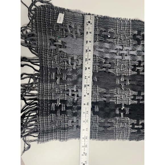 Suntrai of Ireland Wool Scarf Open Weave Gray Black Fringe NWOT *READ* - Picture 11 of 11